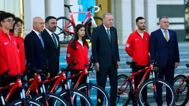 Erdoğan, Türkiye Bisiklet Turu Heyetini Kabul Etti