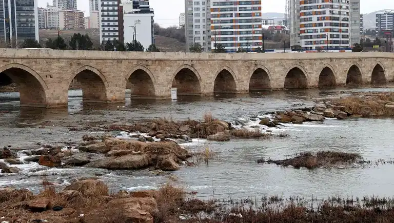 Kızılırmak'ta Ciddi Debi Düşüşü!